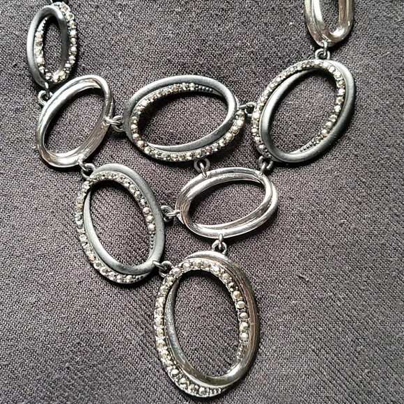 2/40 jewellry. Interesting necklace to dress up a bare neckline - Picture 3 of 4